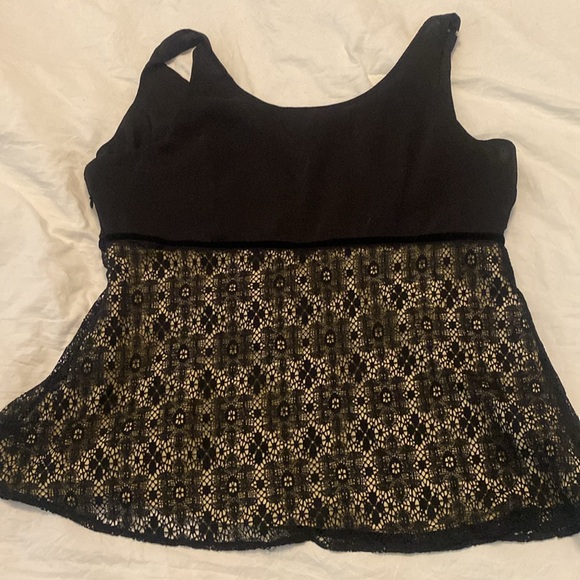 Cute little summer top - Picture 2 of 6